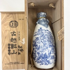 【未開栓】古越龍山 10年 500ml 木箱入り 陶製ボトルの画像