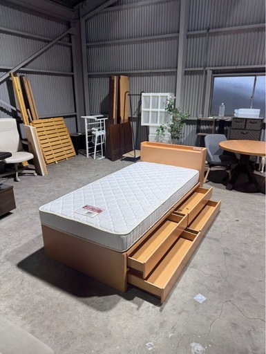 ?激安?❗️配送•設置?❗️♻️処分撤去♻️大量収納付きシングルベッド　コンセント付き