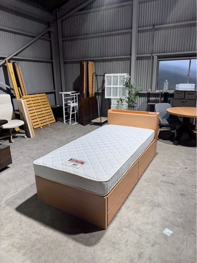 ?激安?❗️配送•設置?❗️♻️処分撤去♻️大量収納付きシングルベッド　コンセント付き
