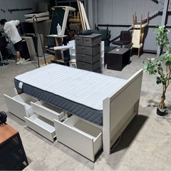💥激安💥❗️配送•設置🉑❗️♻️処分撤去♻️大量収納付き　ホワイト　ニトリNITORIシングルベッド　マットレスセット　コンセント付きの画像