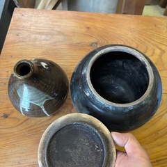 無記名の花瓶と壺の画像