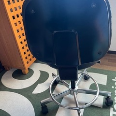 キャスター付きチェアの画像