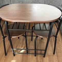 2人掛けテーブルセットの画像