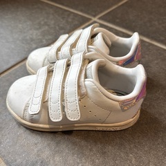 adidas子供靴の画像