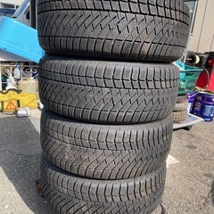 スタッドレスタイヤ　コンチネンタル　Viking Contact6 215/55 Ｒ16 T XL 4本セット　の画像