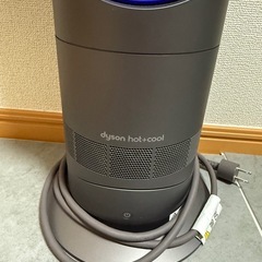 Dysonのタワー型冷暖房機能付き扇風機の画像