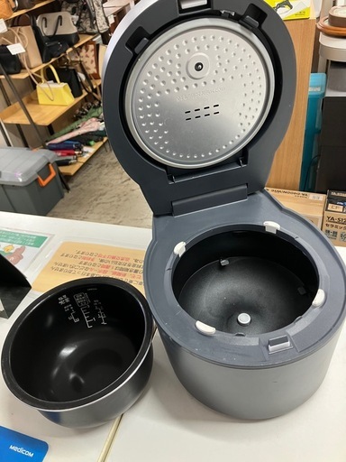 O2510-215 アイリスオーヤマ（株） IHジャー炊飯器 RC-ISA30AZ-HA 2024年製 3合炊き 通電確認済み 中古