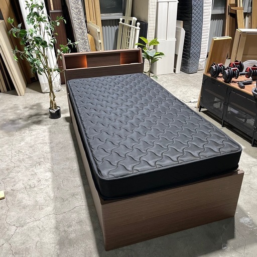 ?激安?❗️配送•設置?❗️♻️処分撤去♻️大量収納付きNITORIニトリシングルベッド　マットレスセット　ライト・コンセント付き　ブ
