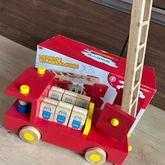 　木製　知育　森の消防車の画像