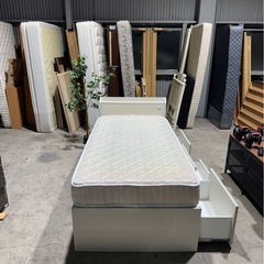💥激安💥❗️配送•設置🉑❗️♻️処分撤去♻️大量収納付きニトリ　シングルベッド　マットレスセット　コンセント付き　ホワイトの画像