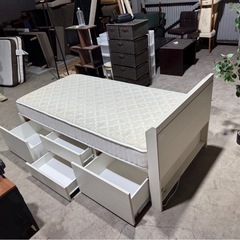 💥激安💥❗️配送•設置🉑❗️♻️処分撤去♻️大量収納付きニトリ　シングルベッド　マットレスセット　コンセント付き　ホワイトの画像