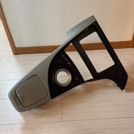 センターパーツ　TOYOTA プリウス