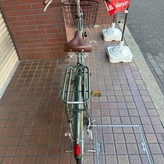 ★美品★26インチ　外装6段変速　LEDオートライト付き　カーキ色の画像