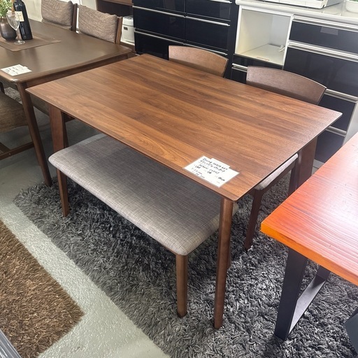 ダイニングテーブルセット　ニトリ