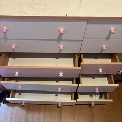 ピンクとホワイトのチェスト/タンス/引き出し収納の画像