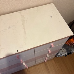 ピンクとホワイトのチェスト/タンス/引き出し収納の画像