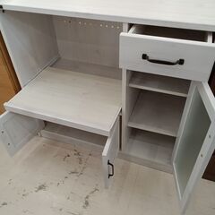 リユースのサカイ栃木店★ジモティ割あり★  食器棚 ホワイト×木目 W88×D42×H82 クリーニング済み TC11037の画像