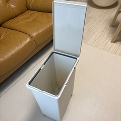 ゴミ箱の画像