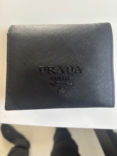 PRADA 折りたたみ財布