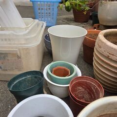 中古　陶器の植木鉢　プラ植木鉢　ケースの画像
