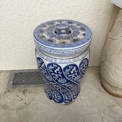陶器製椅子の画像