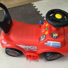 カーズ　マックィーン　電動乗用玩具　足蹴り　2way　トイザらスの画像