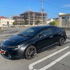 【燃費プリウス超えℓ28キロ】カローラハイブリッド　上級グレードW×Bの画像