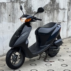 大人気セール‼️安心のドライブベルト新品✨️バッテリー充電済み🔋リアタイヤ新品✨️リアブレーキシュー新品✨️嬉しいオイル満タン補充済み🈵オイル交換不要⭕️継ぎ足しだけで🆗2サイクルでパワフルな走り💨CA1PA レッツ2✴の画像