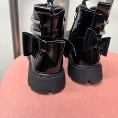 ⭕️美品⭕️エナメル ファスナージッパー付きブーツ　サイズアウトの為の画像