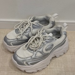 【10/20まで！まとめ売り✨】New Balance＆FILA スニーカー 計3足 22.5cm〜Mサイズ／小山市内受け渡しの画像