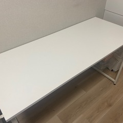 パソコンデスクの画像
