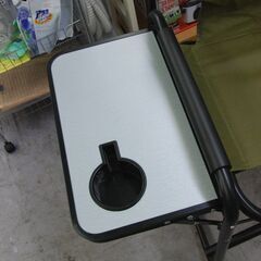 ①ディレクターチェア ドリンクホルダー付き  折り畳み アウトドアチェア キャンプチェア カーキ テーブル付き DCM 折りたたみ 札幌 手稲の画像