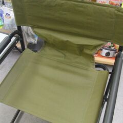 ①ディレクターチェア ドリンクホルダー付き  折り畳み アウトドアチェア キャンプチェア カーキ テーブル付き DCM 折りたたみ 札幌 手稲の画像