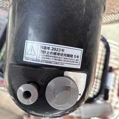 扇風機  首振り据置型  羽根43cm  2023年製の画像