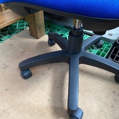 パソコンデスクチェア（青）の画像