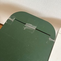 中が見えるゴミ箱の画像
