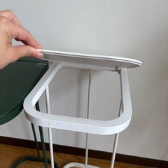 中が見えるゴミ箱の画像
