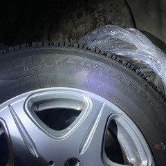 185/70r14 88Qスタッドレスタイヤ30週23年製とホイール4本セットの画像