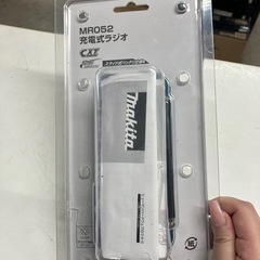 2510-218 makita 充電式 ラジオ MR052 未開封のため通電未確認 保管時の箱破損ありの画像