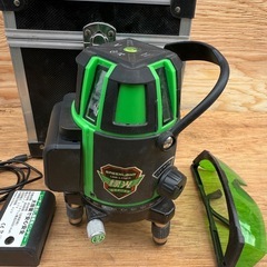 グリーンレーザー 墨出し器 2バッテリー・充電器付き 動作良好の画像