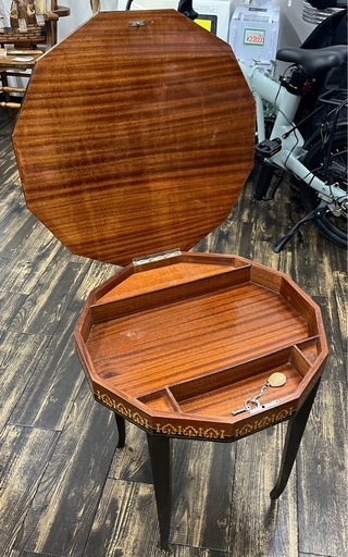 M【中古品】アンティーク オルゴール付き 天然木 ウッドテーブル 飾り台 レトロ 収納家具 ビンテージ家具