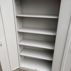 お買い得❗️スチール棚 両開き 物置 ロッカー 什器の画像