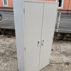 お買い得❗️スチール棚 両開き 物置 ロッカー 什器の画像