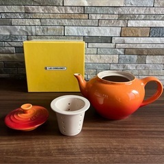 【新品未使用】Le Creuset ル・クルーゼ ティーポット オレンジ レッド 箱付きの画像