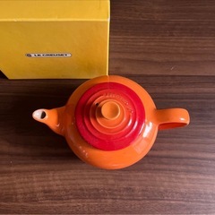 【新品未使用】Le Creuset ル・クルーゼ ティーポット オレンジ レッド 箱付きの画像
