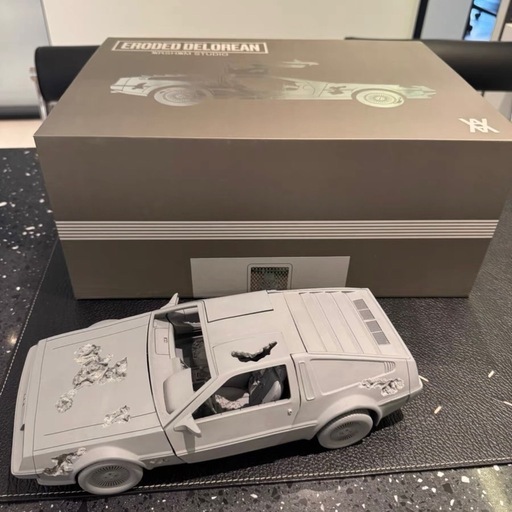 プリンター Daniel Arsham ERODED DELOREAN Figure (Edition of 500)