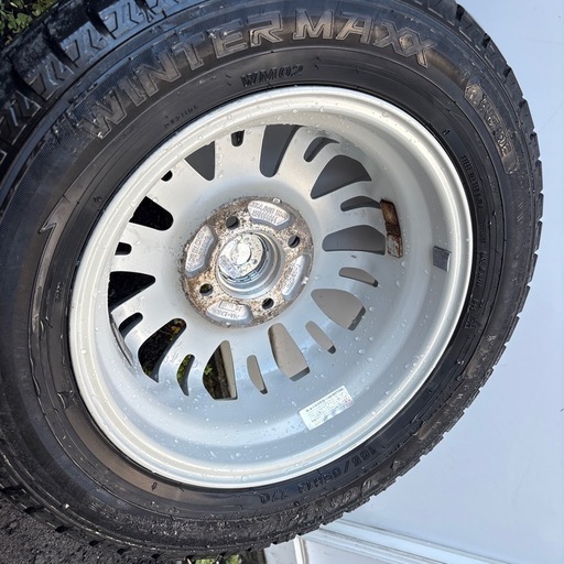 ダンロップ　ウインターマックススタッドレスホイール付き165 65 13インチ