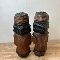 アイヌ 木彫り 人形 二体 高さ約25cmの画像