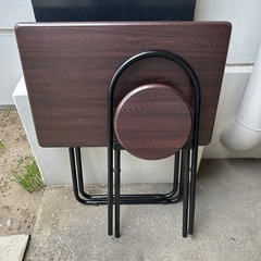 折りたたみ机と椅子セットの画像