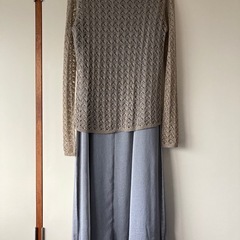 ワンピースとカーディガンの画像